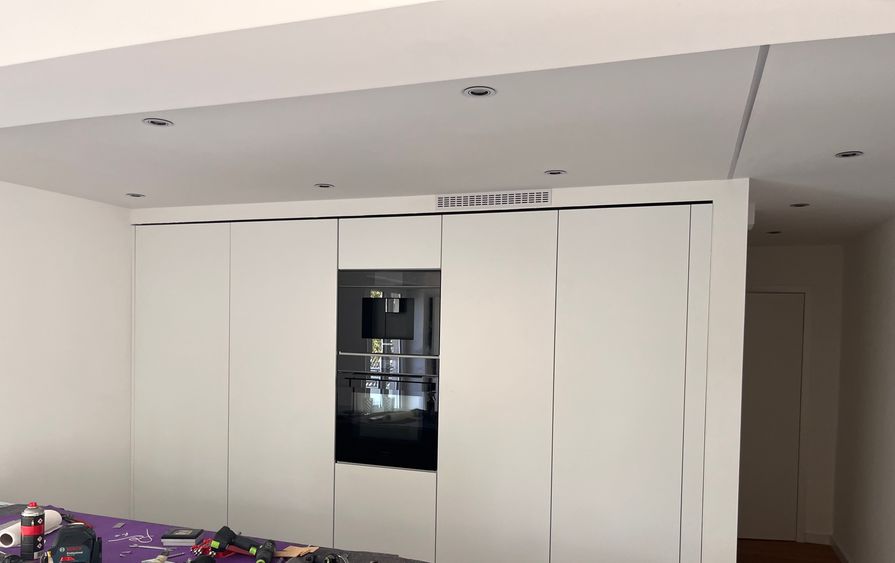 Hochschränke mit Kulissenschrank 