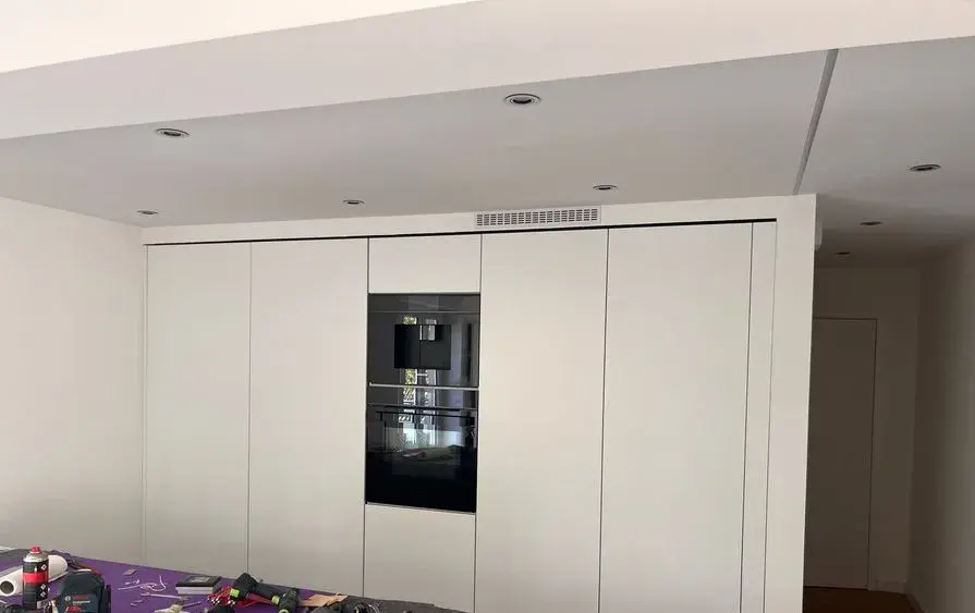 Hochschränke mit Kulissenschrank 